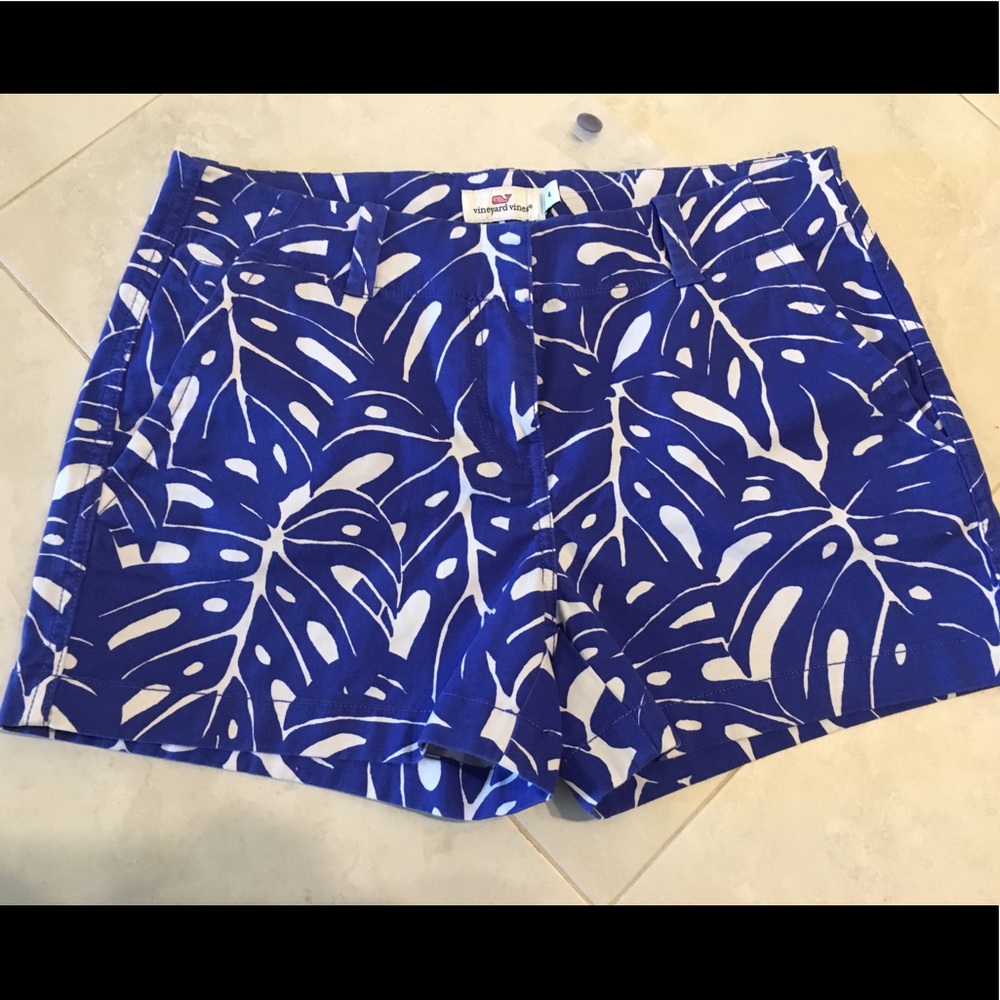 Vineyard Vines women shorts size 4